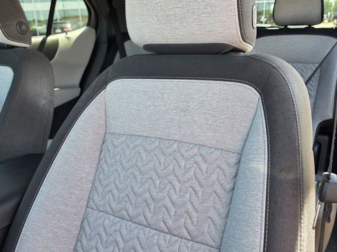Used 2023 Chevrolet Equinox LT FWD image 19