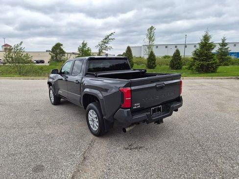 Used 2024 Toyota Tacoma SR5 AWD/4WD image 7