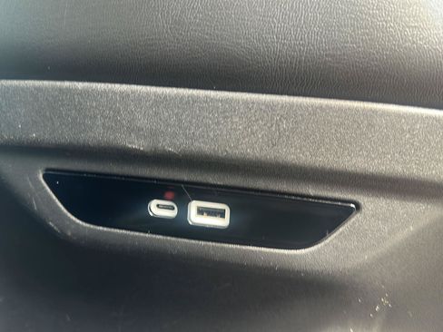 Used 2024 Chrysler Pacifica Touring-L FWD image 18
