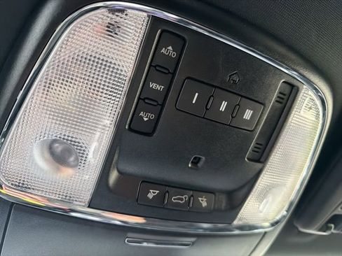 Used 2019 Jeep Grand Cherokee Altitude AWD/4WD image 28