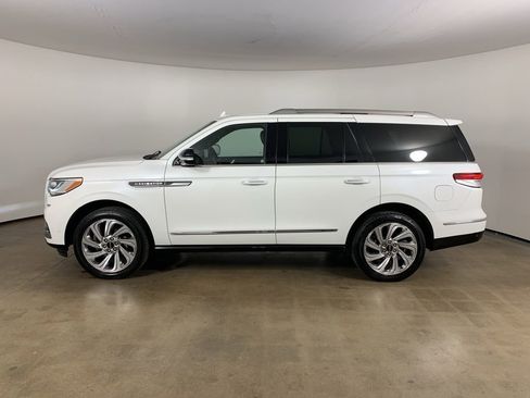 Used 2024 Lincoln Navigator Premiere AWD/4WD image 19