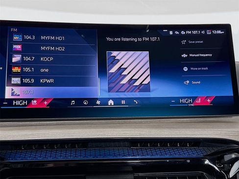 Used 2025 BMW 330i Sedan w/ Premium Package image 15