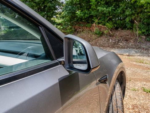 Used 2024 Tesla Model Y Performance AWD/4WD image 12