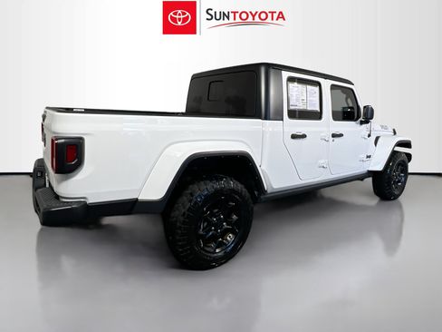 Used 2023 Jeep Gladiator Willys image 4