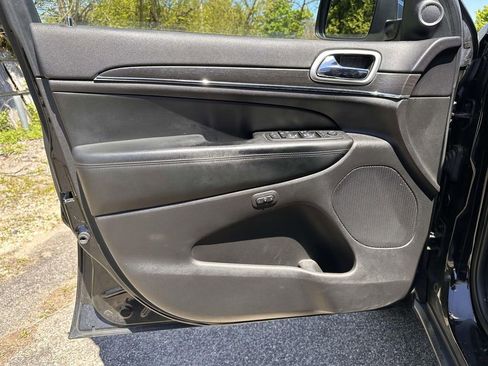Used 2018 Jeep Grand Cherokee Limited AWD/4WD image 8