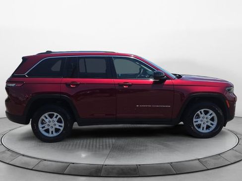 Used 2024 Jeep Grand Cherokee Laredo RWD image 6