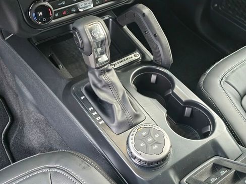 New 2025 Ford Bronco Outer Banks w/ Sasquatch Package image 19