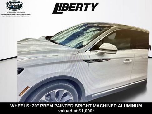 Used 2022 Lincoln Nautilus Reserve AWD/4WD image 2