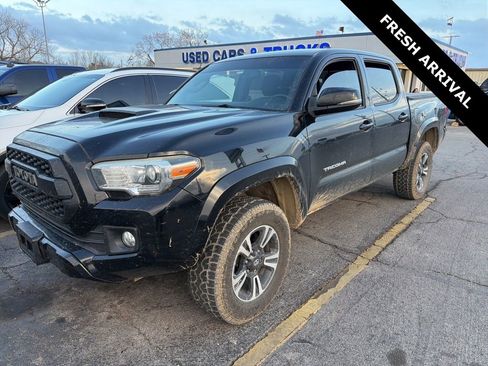 Used 2016 Toyota Tacoma TRD Sport w/ Towing Package image 5