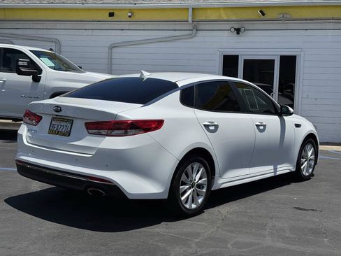 Used 2018 Kia Optima LX w/ 17" Alloy Wheels Package FWD image 10