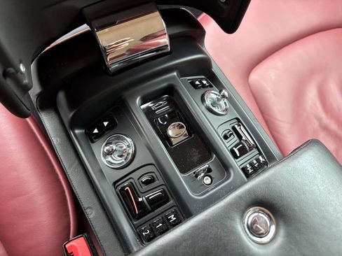 Used 2010 Rolls-Royce Phantom Drophead Coupe image 27