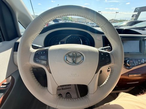 Used 2014 Toyota Sienna XLE w/ XLE Premium Package AWD/4WD image 12