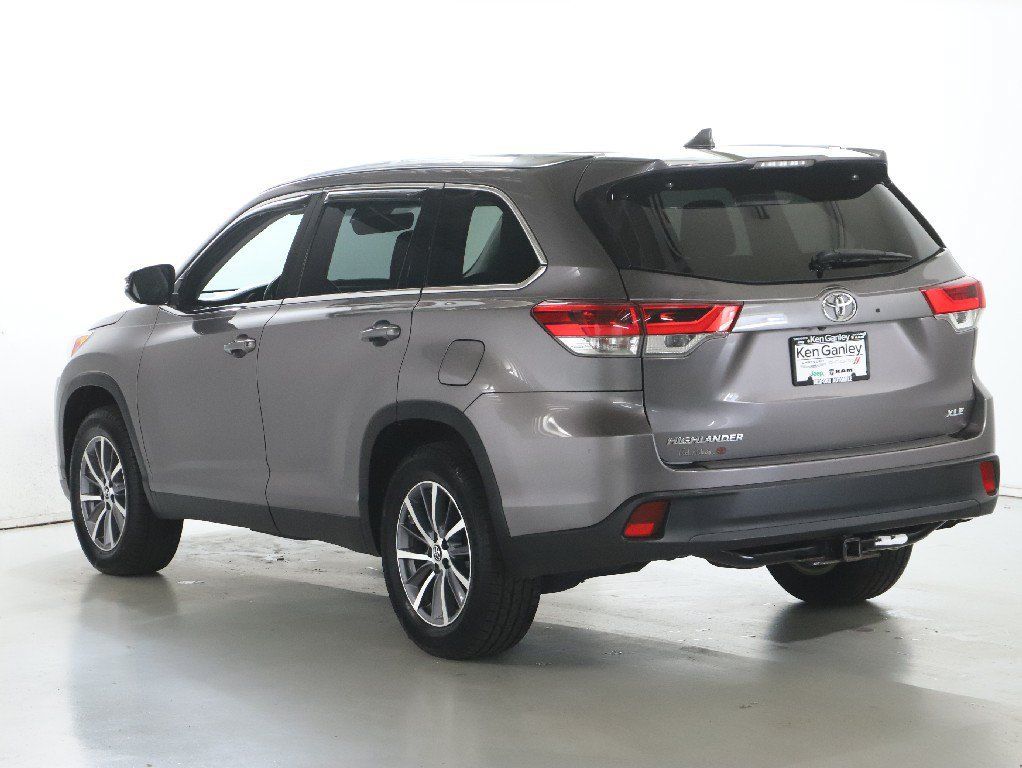 Used 2019 Toyota Highlander XLE FWD image 41