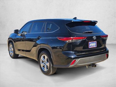Used 2023 Toyota Highlander LE FWD image 8