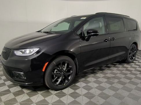 New 2026 Chrysler Pacifica Select w/ S Appearance Package image 9