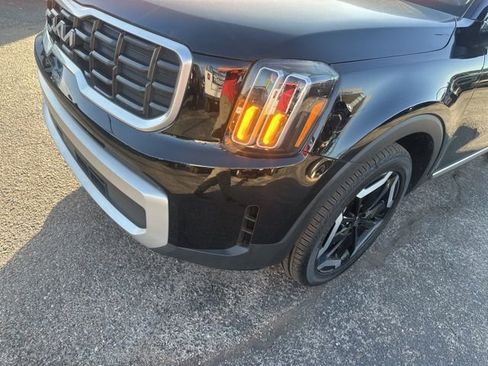 Used 2024 Kia Telluride S image 9