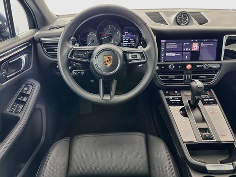 Certified 2025 Porsche Macan AWD/4WD image 25