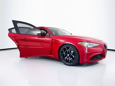 Used 2019 Alfa Romeo Giulia w/ Nero Edizione RWD image 21