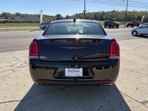Used 2022 Chrysler 300 S RWD image 4