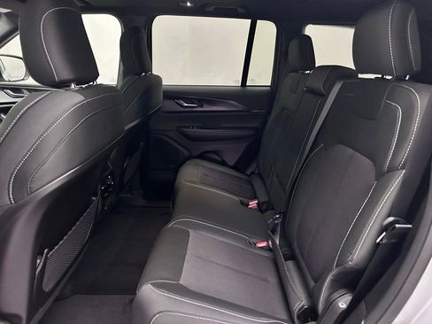 New 2025 Jeep Grand Cherokee Laredo X image 18