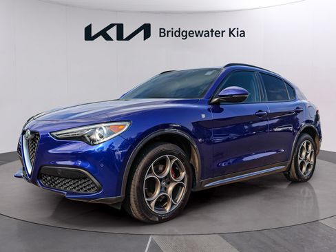 Used 2023 Alfa Romeo Stelvio Ti AWD/4WD image 3
