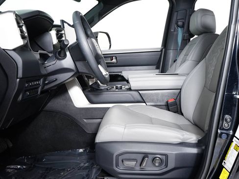 Used 2025 Toyota Tundra Limited AWD/4WD image 22