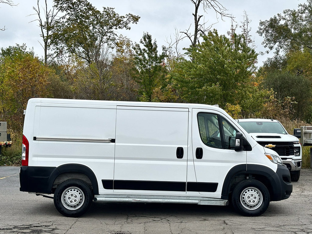 Used 2025 RAM ProMaster 2500 w/ U-Haul Equipment Group FWD image 9