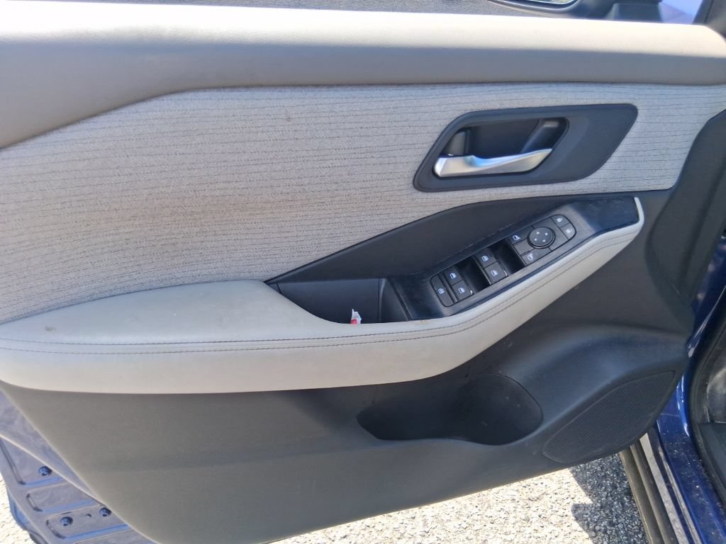 Used 2023 Nissan Rogue SV FWD image 11