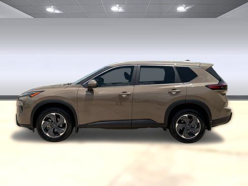 Used 2024 Nissan Rogue SV w/ SV Premium Package FWD image 2