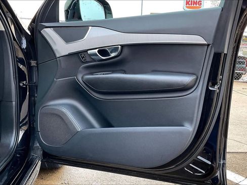 Used 2021 Volvo XC90 T5 Momentum image 28