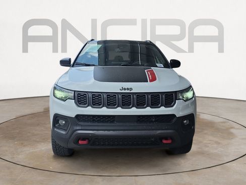 Used 2025 Jeep Compass Trailhawk AWD/4WD image 3