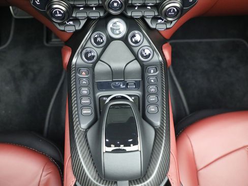 Used 2021 Aston Martin V8 Vantage Roadster image 35