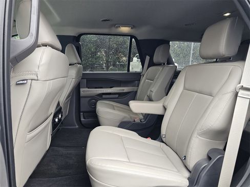 Used 2021 Ford Expedition XLT image 19