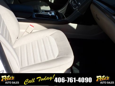 Used 2019 Ford Fusion SE image 17