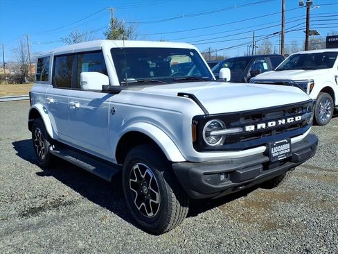 New 2025 Ford Bronco Outer Banks image 1