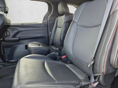 Used 2022 Toyota Sienna XSE FWD image 18