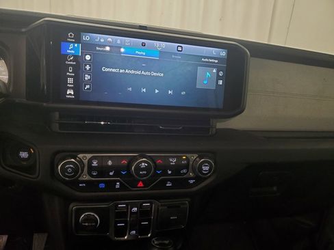 Used 2024 Jeep Wrangler Unlimited w/ Convenience Group image 19