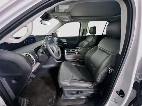 Used 2025 Ford Expedition Active AWD/4WD image 13