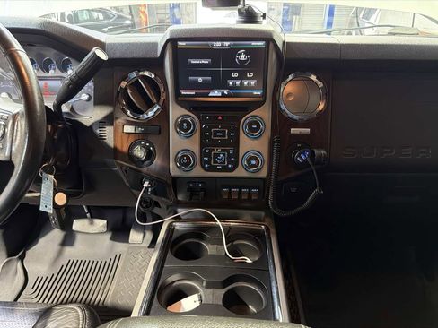 Used 2014 Ford F250 Lariat w/ Lariat Interior Package image 20