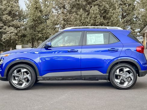 Certified 2025 Hyundai Venue SEL image 8