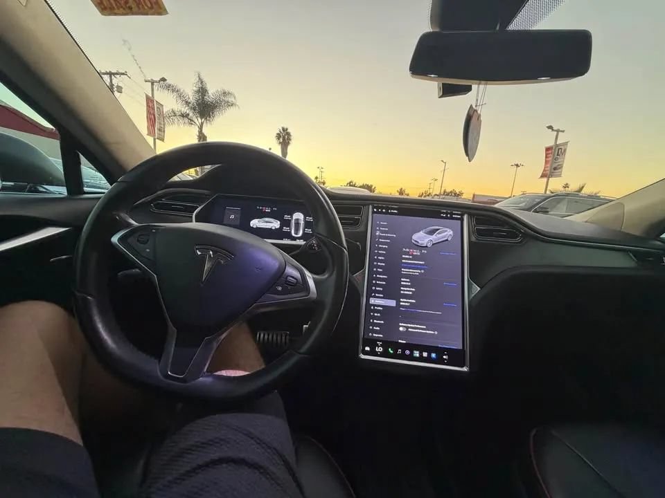 Used 2013 Tesla Model S Performance RWD image 9