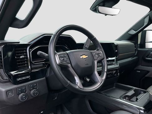 Used 2024 Chevrolet Silverado 2500 ZR2 w/ Technology Package AWD/4WD image 9