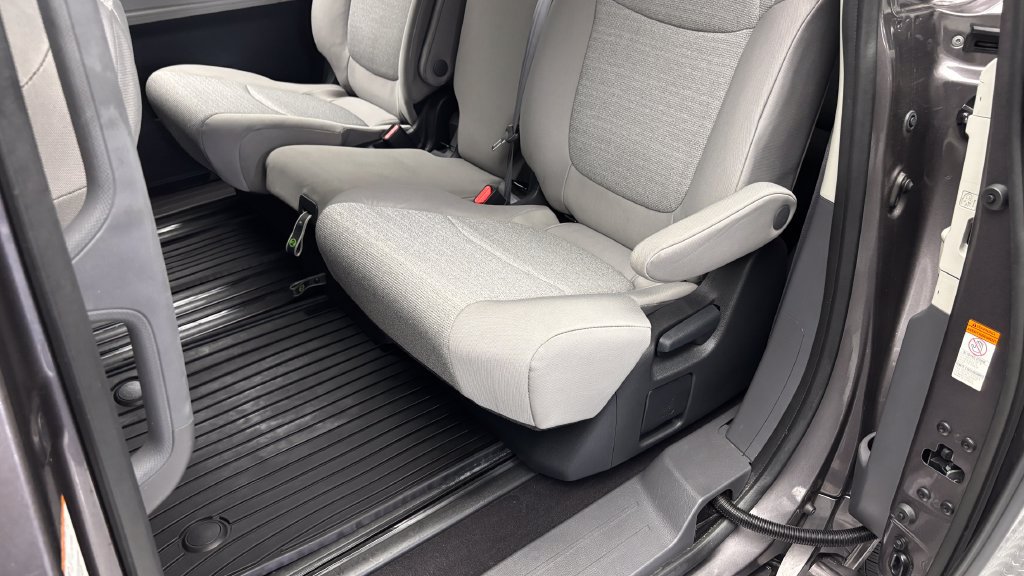 Certified 2024 Toyota Sienna LE FWD image 18