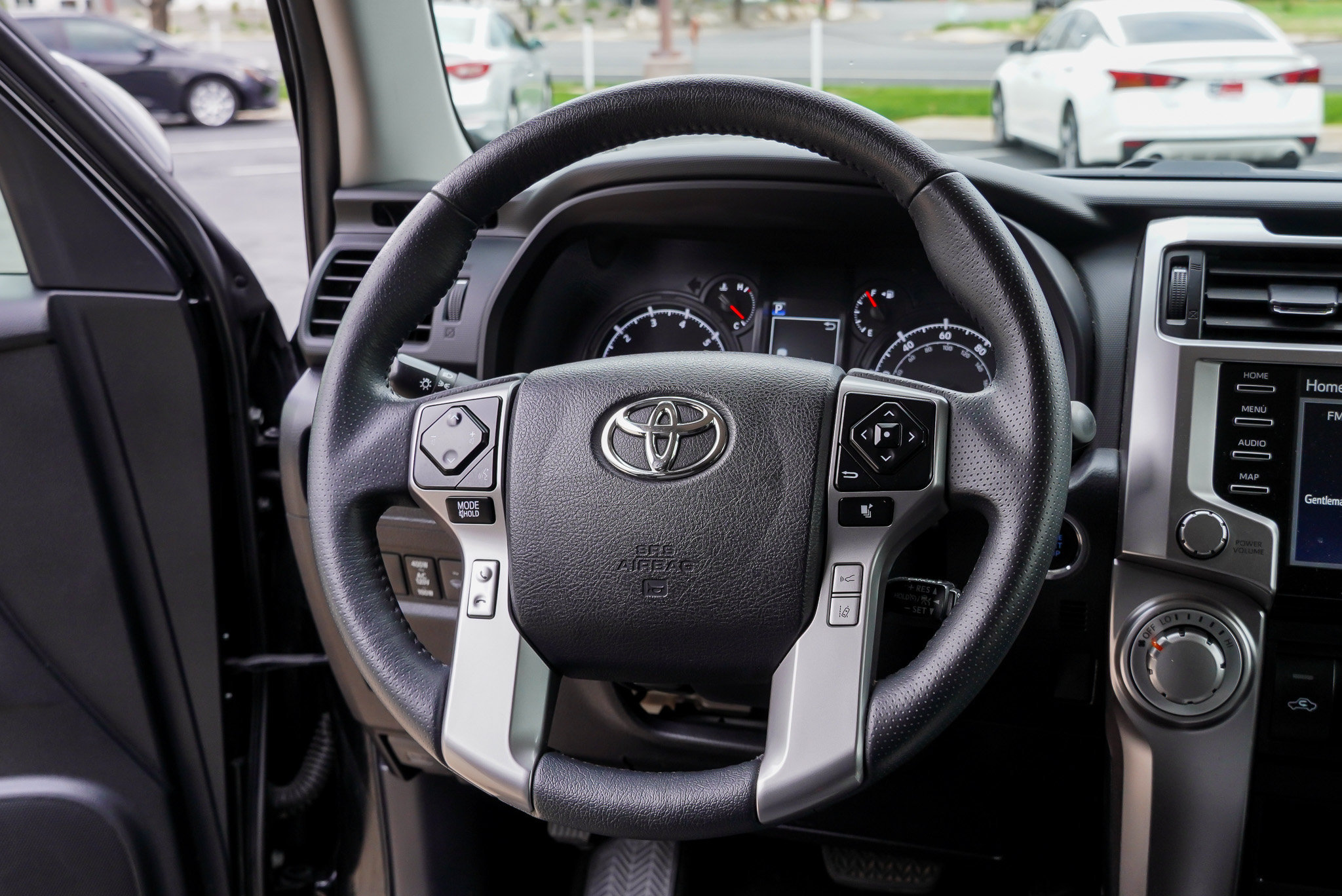 Used 2024 Toyota 4Runner SR5 AWD/4WD image 31