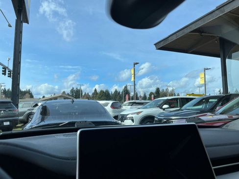 Used 2025 Jeep Compass Limited image 17