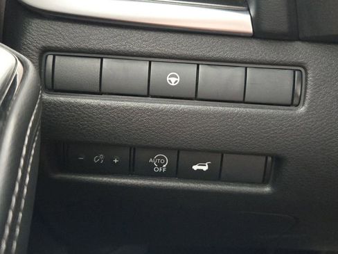 Used 2025 Nissan Rogue SV FWD image 23
