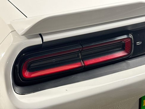 Used 2016 Dodge Challenger SXT image 34