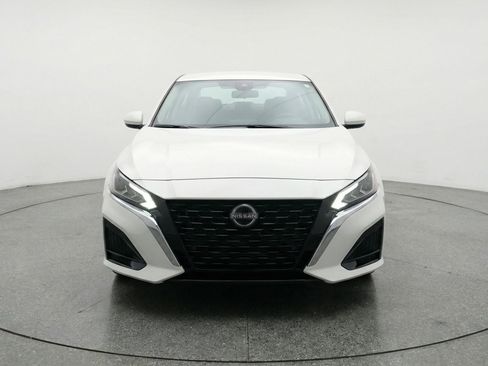 Used 2025 Nissan Altima 2.5 SV image 2