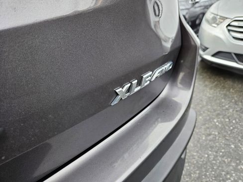 Used 2017 Toyota Highlander XLE image 9