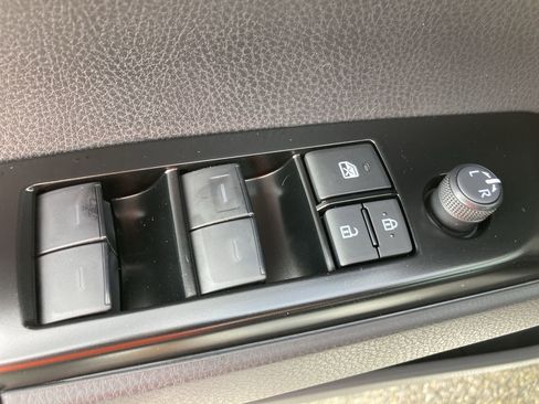 Used 2026 Toyota Camry SE w/ Convenience Package image 15